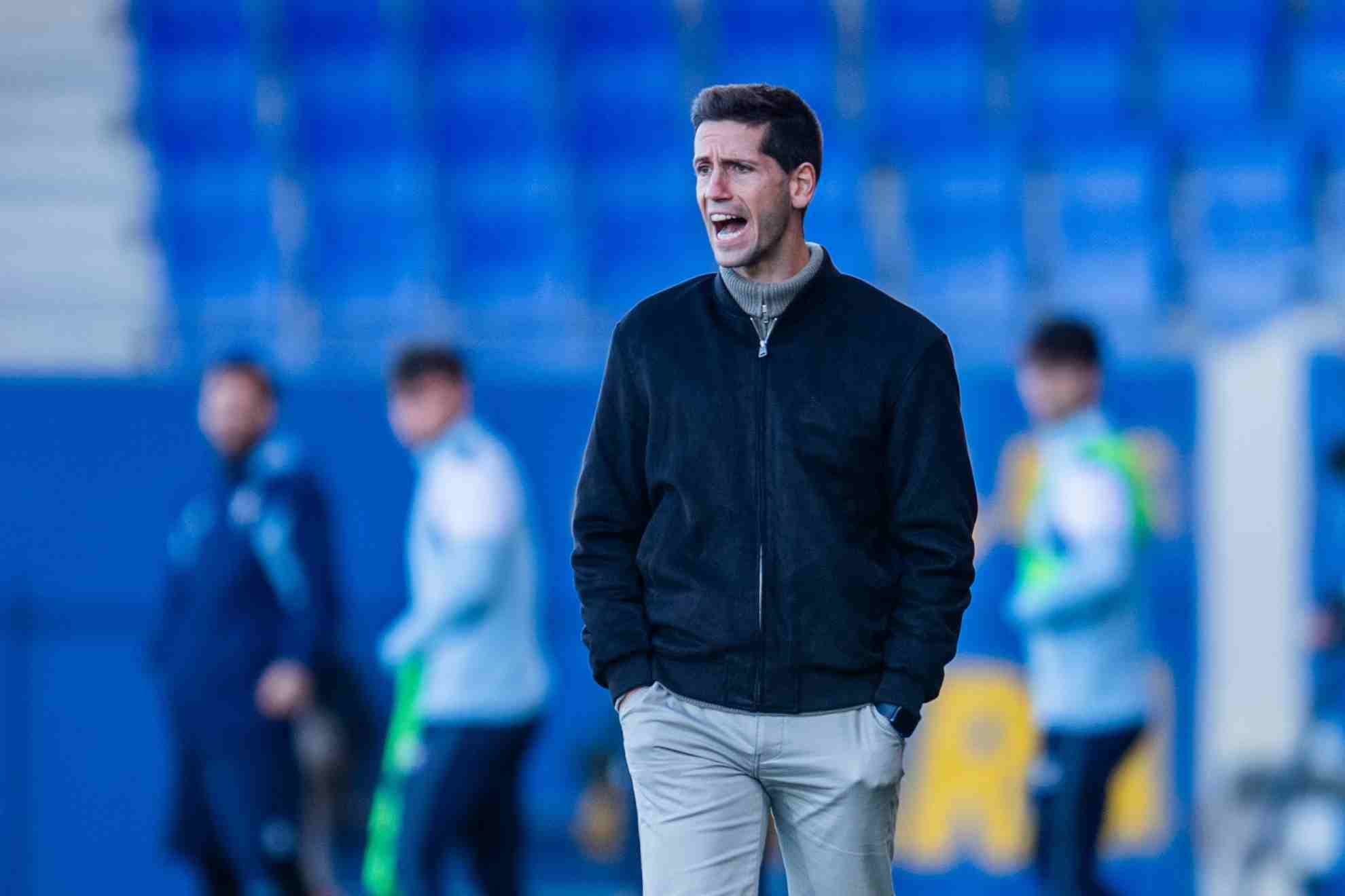 Albert Sánchez: "Me considero un entrenador ofensivo, pero es importante encajar menos goles"