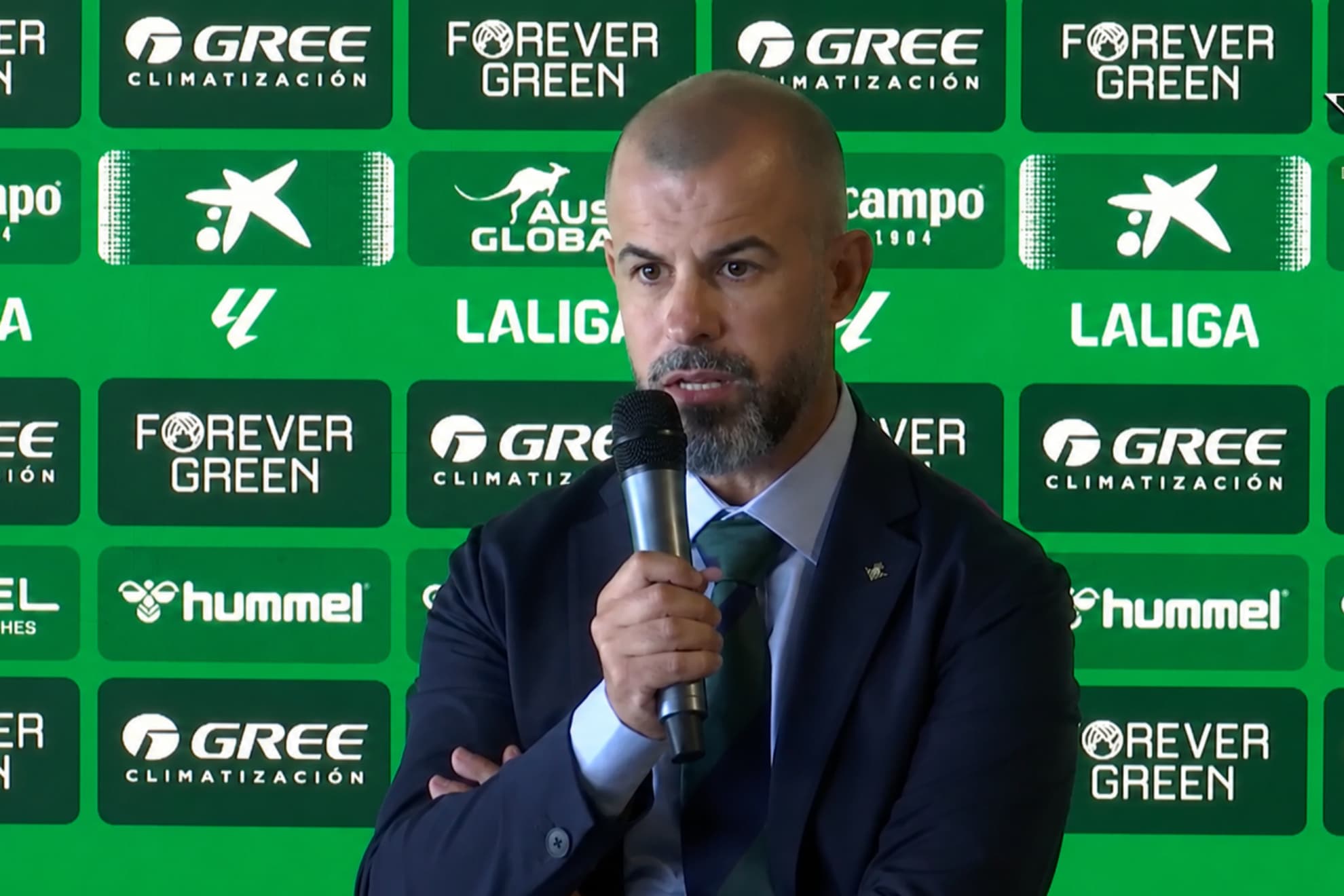 Fajardo presume de grupo: "Miras al banquillo y eres consciente del nivel"