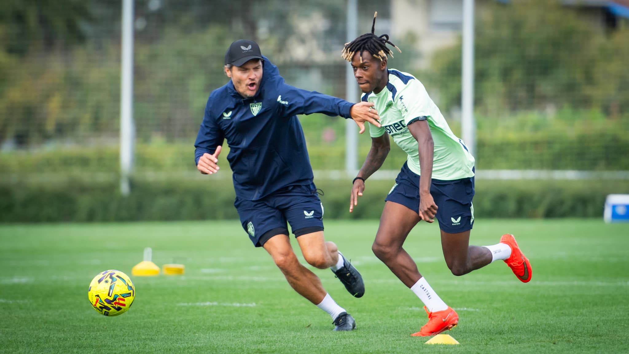 Nico se prueba y deja en manos de Terzic la decisión de jugar en Levante