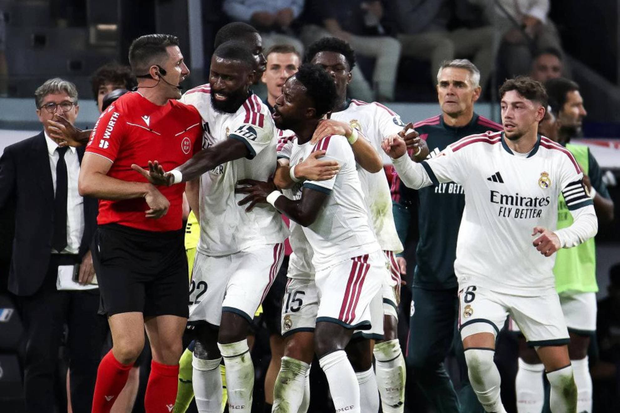 Vinicius se pierde el Clásico: cuatro partidos de sanción