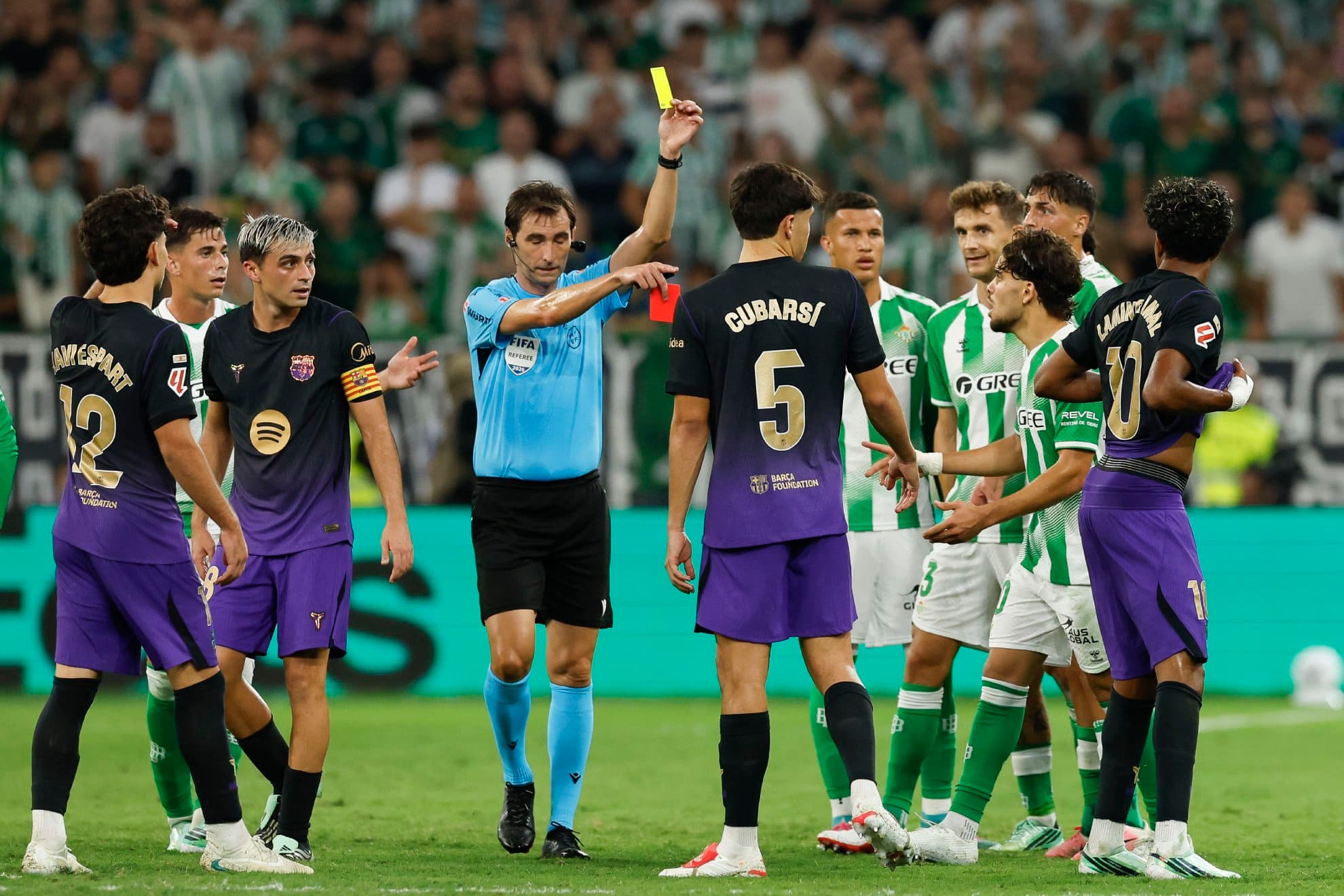 El Betis presentará este martes alegaciones al acta de De Burgos por la expulsión de Facundo Bernal