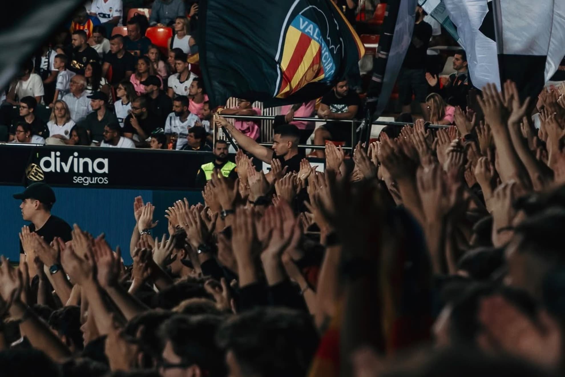 La tortura de la grada de Mestalla a Hugo Duro