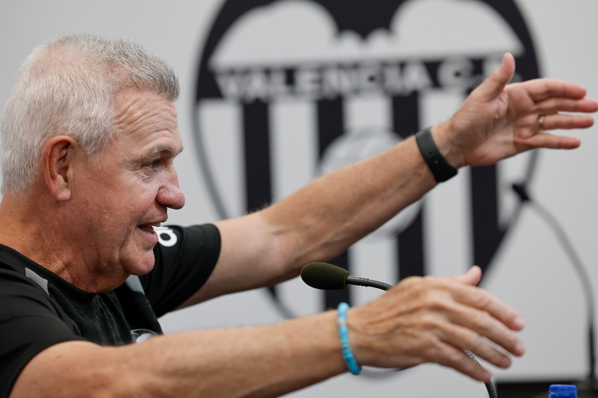 Javier Aguirre: "¿Canteranos? He hecho debutar a más de treinta futbolistas; jugué un Mundial con un chico de diecisiete años..."