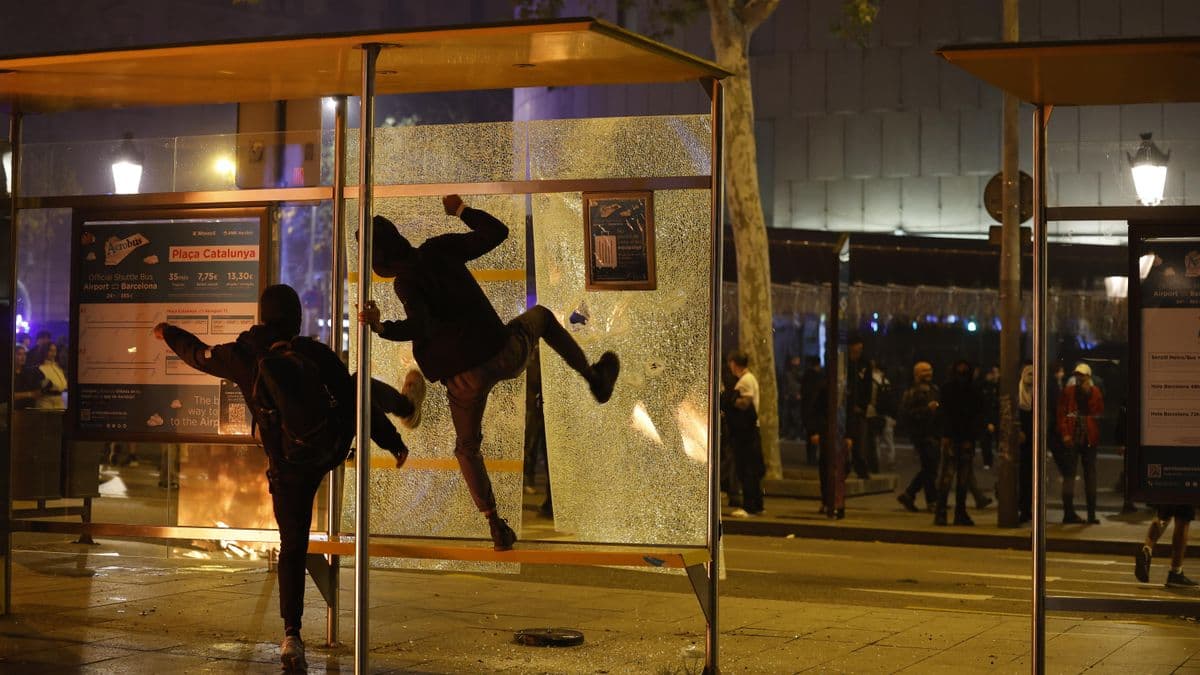 Despliegues policiales, detenidos y comercios blindados ante la amenaza de Blocus