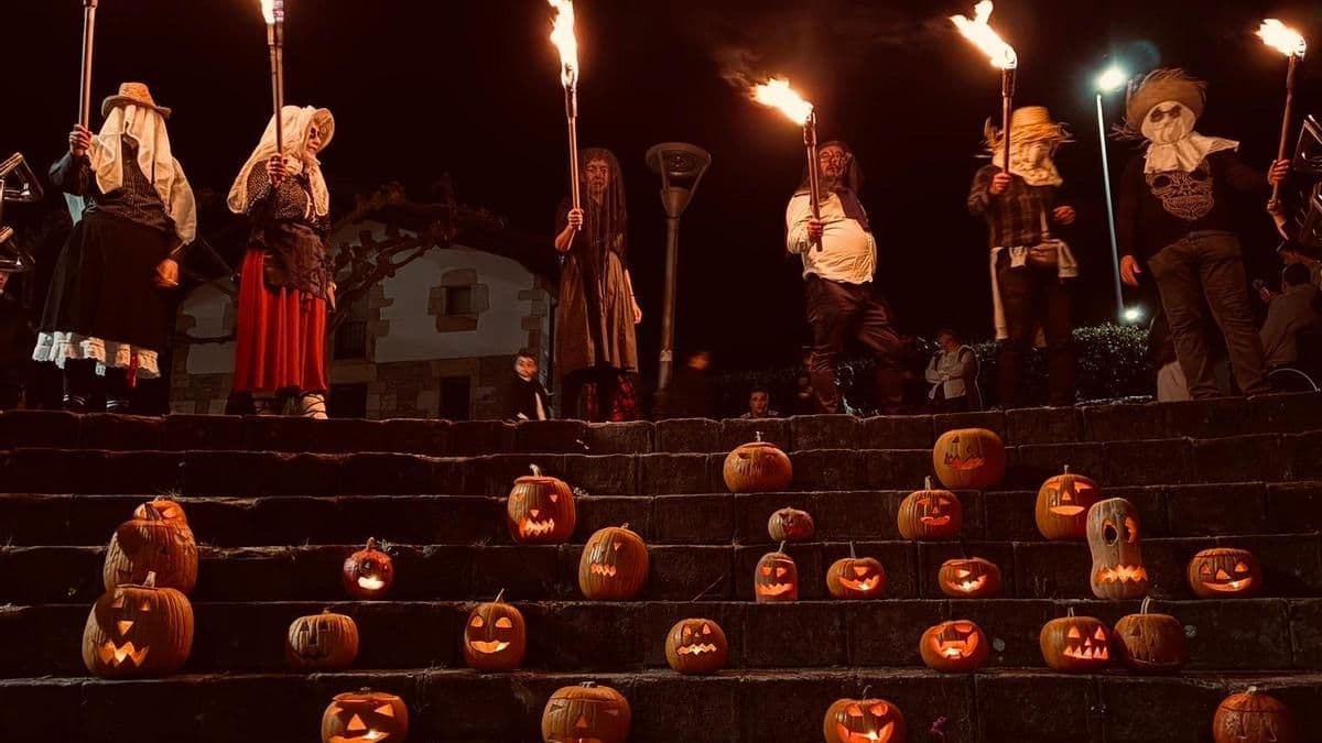 Las castañas de la Gau Beltza tradicional vasca empiezan a ganarle terreno a Halloween